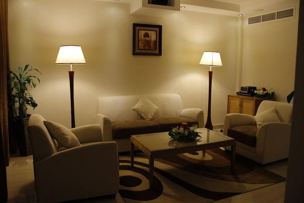 Center Hotel 4*
